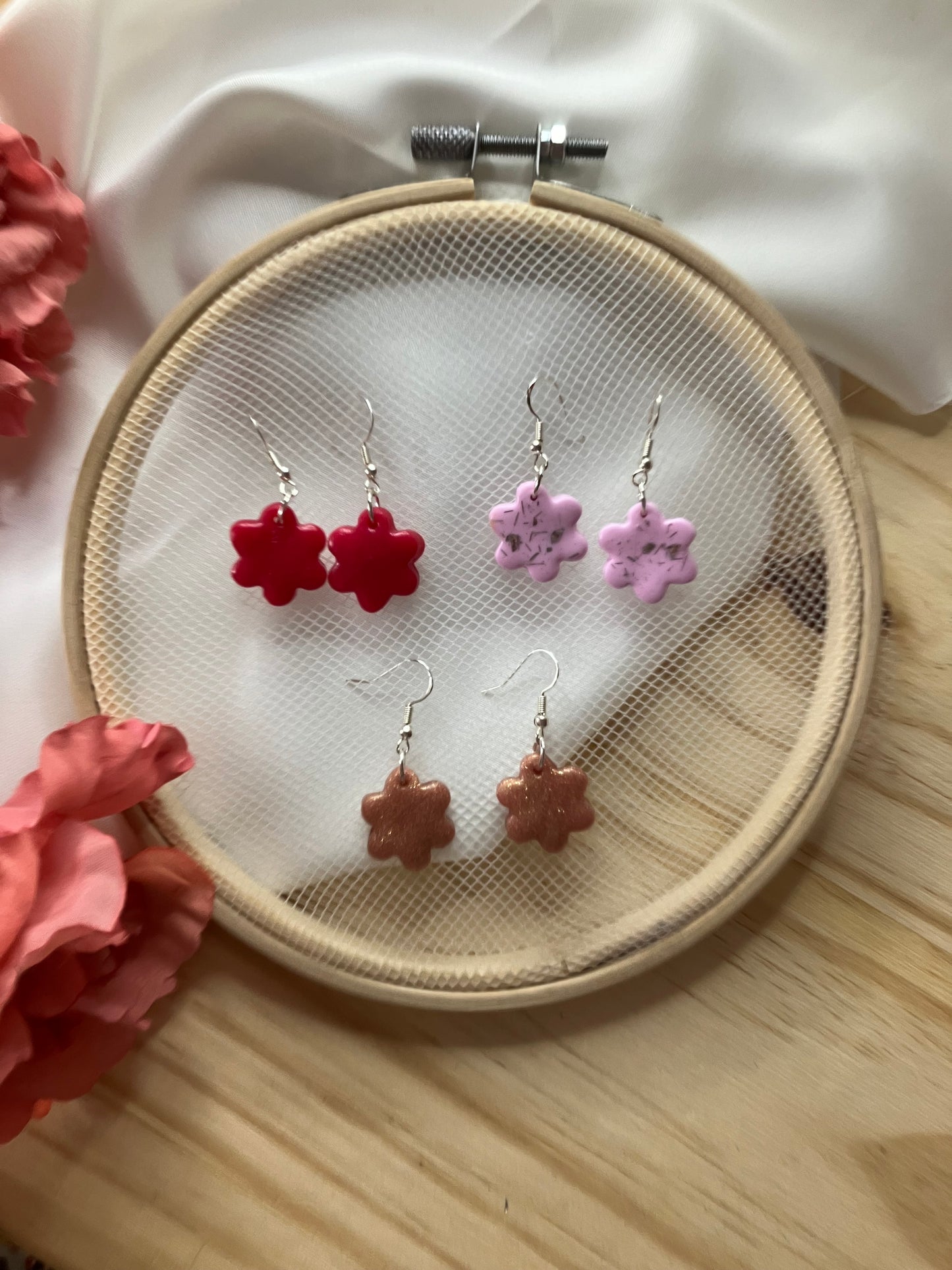 Boucles d'oreilles petites fleurs pendantes