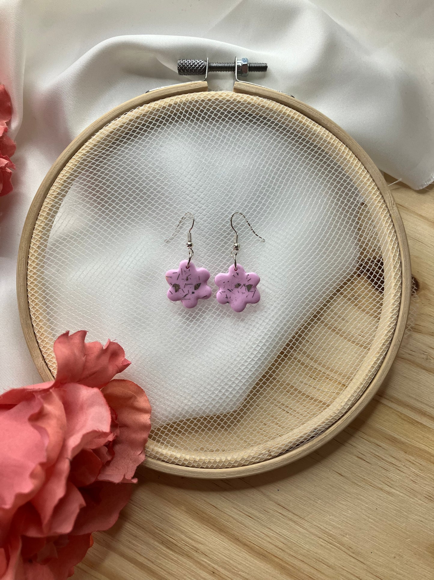 Boucles d'oreilles petites fleurs pendantes
