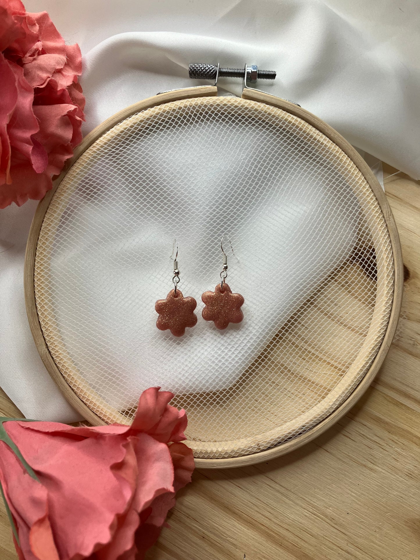 Boucles d'oreilles petites fleurs pendantes