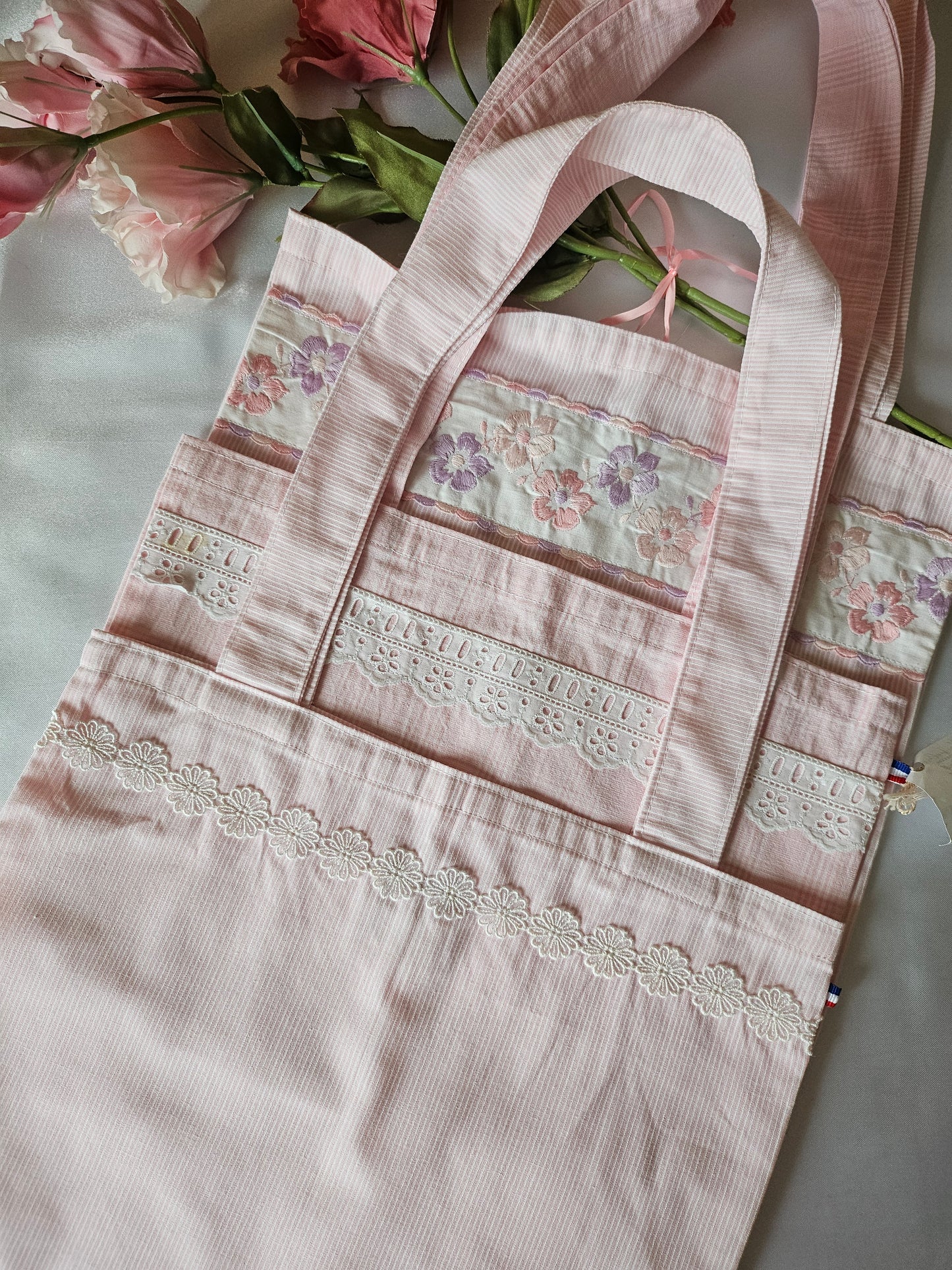 Tote bag avec broderie anglaise