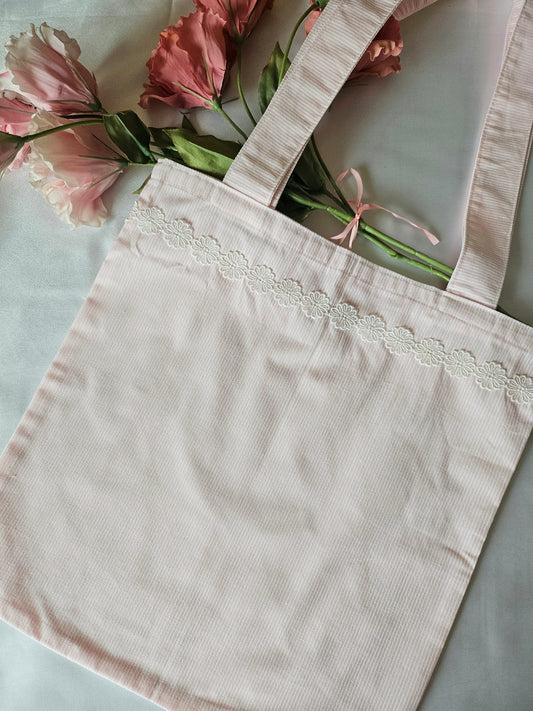 Tote bag avec broderie anglaise