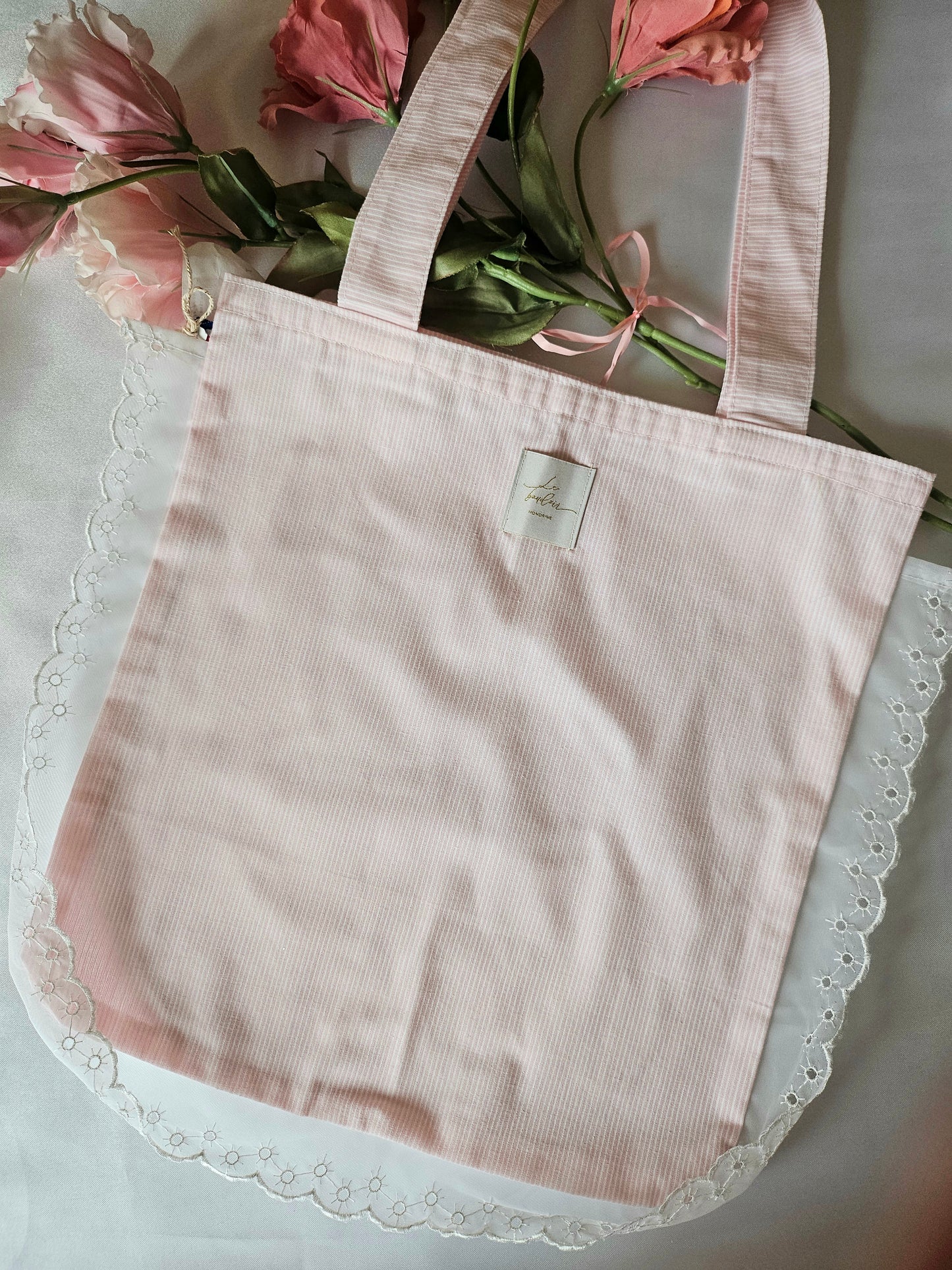 Tote bag avec broderie anglaise
