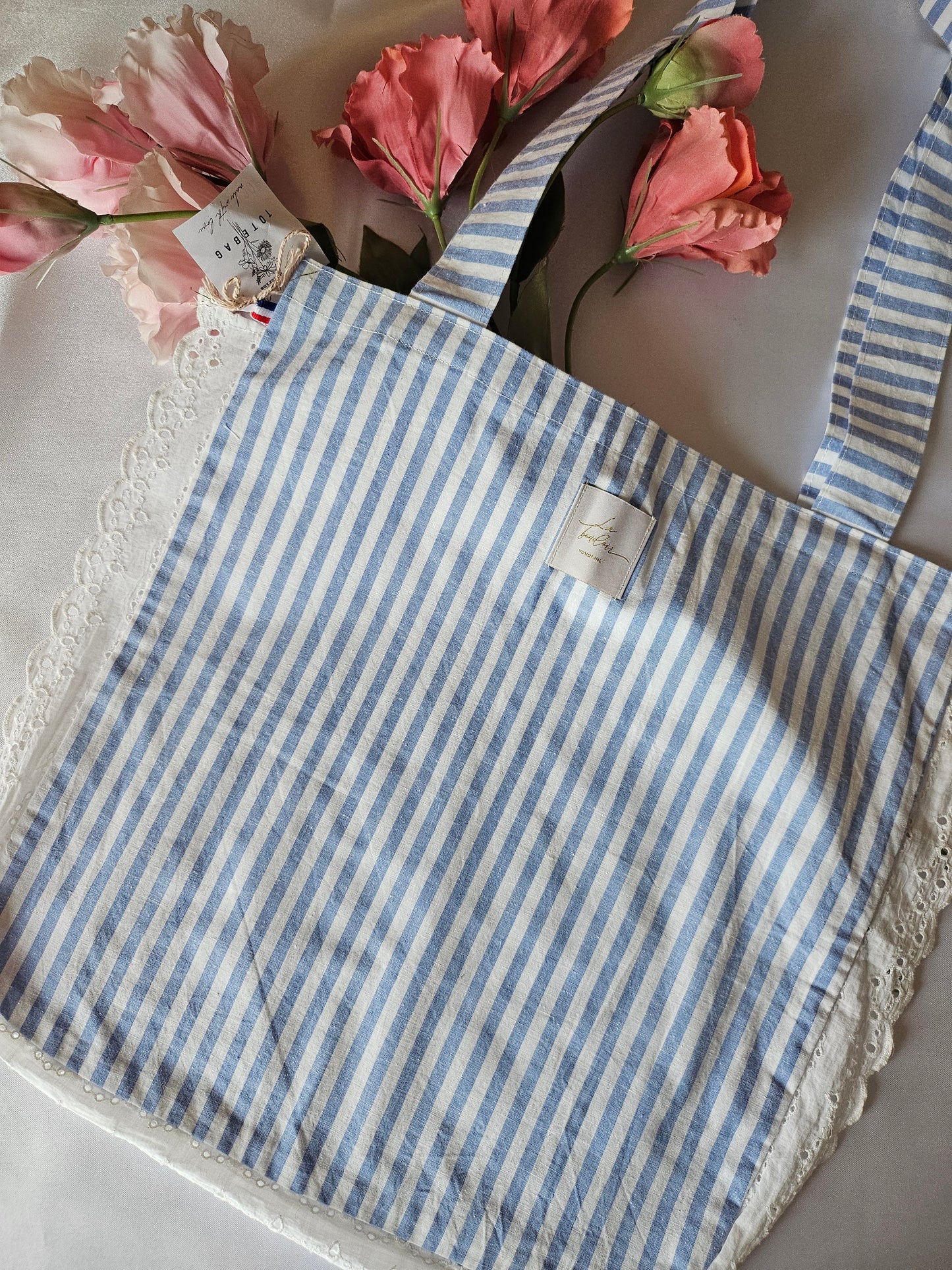 Tote bag avec broderie anglaise